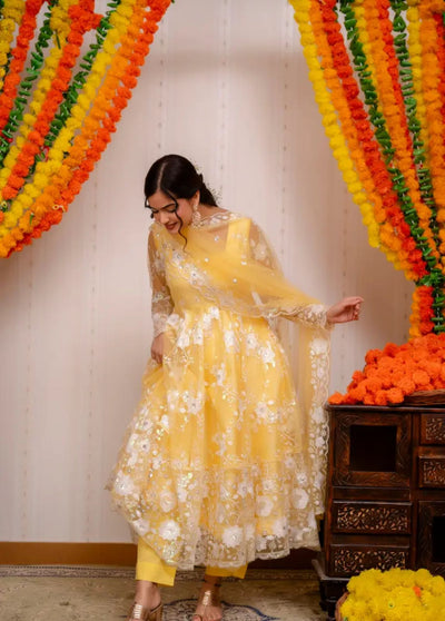 Sunehri Nazakat – Yellow Net Embroidered Anarkali Set